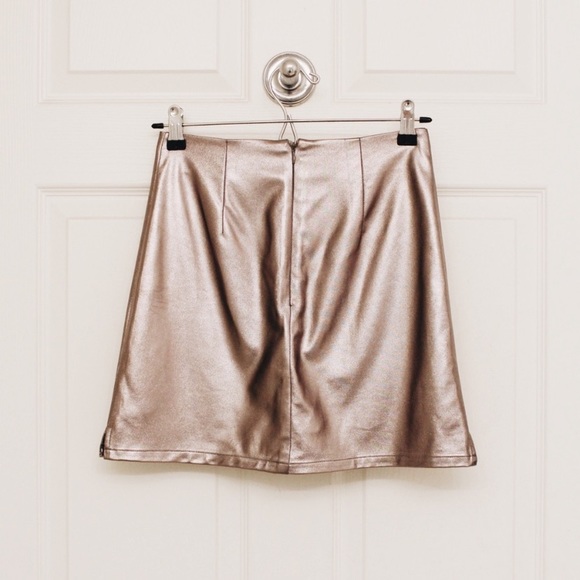 Lovers + Friends Metallic Back To Basics Skirt XS - Picture 5 of 6